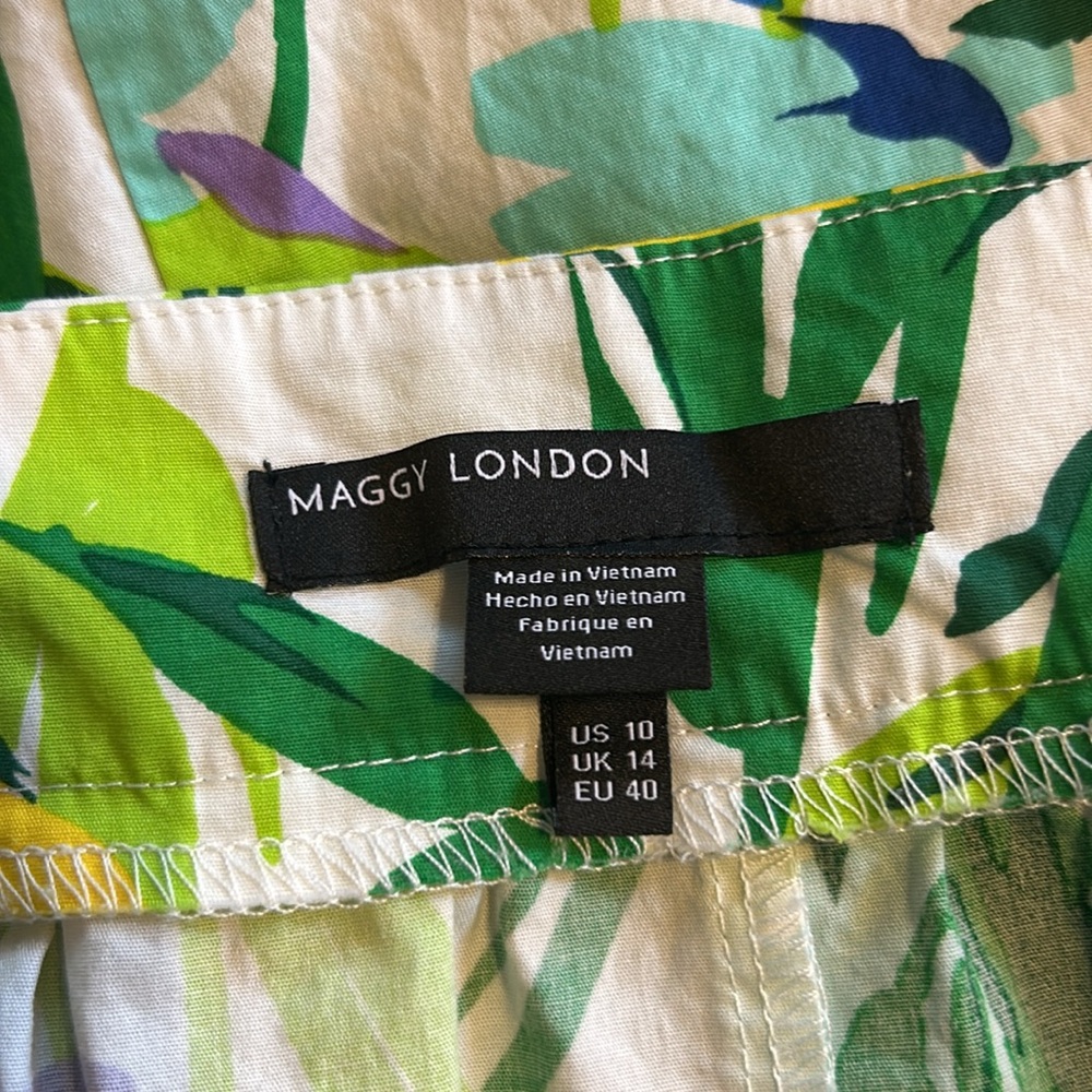 Maggy London | Soft White Floral Short Puff Sleeve A-Line Pockets | 10 - Picture 13 of 13